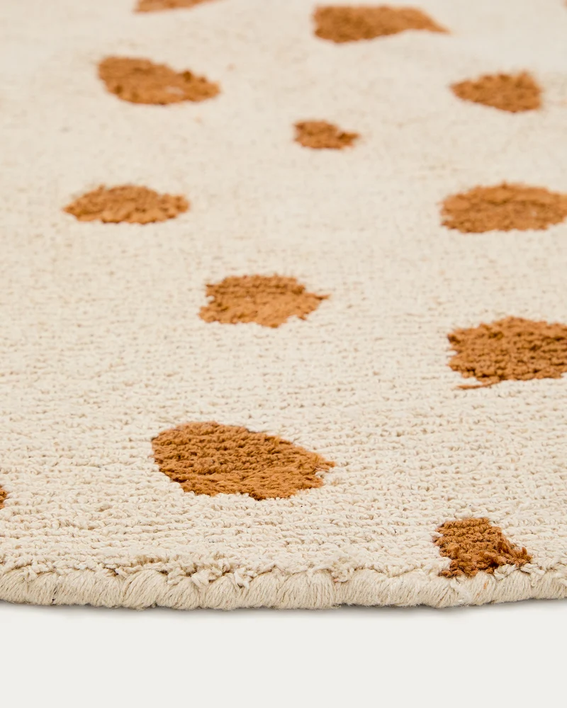 Tandani beige cotton round rug with orange cheetah design Ø 100cm