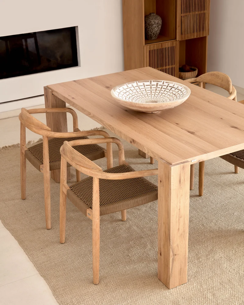 Deyanira table with oak veneer and solid oak legs 160 x 90 cm
