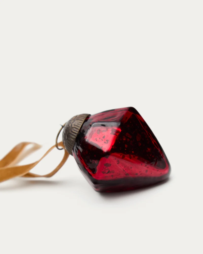 Argin set of 4 hanging ornaments made of red recycled glass, 6 cm