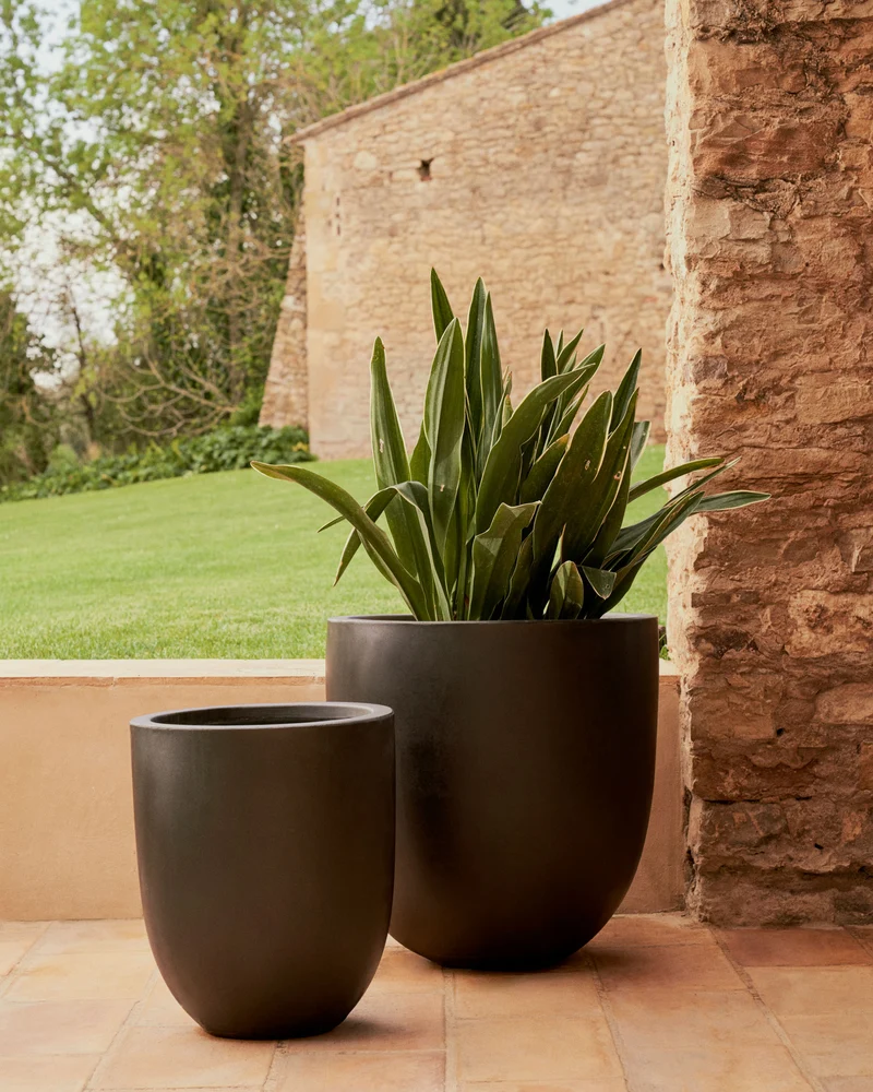 Aiguablava plant pot in white cement, Ø 39 cm