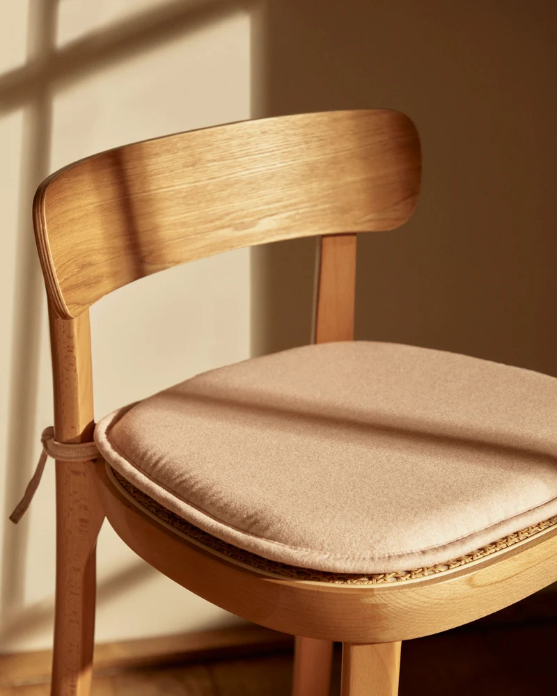 Romane chair in solid beech with natural finish, ash veneer and rattan