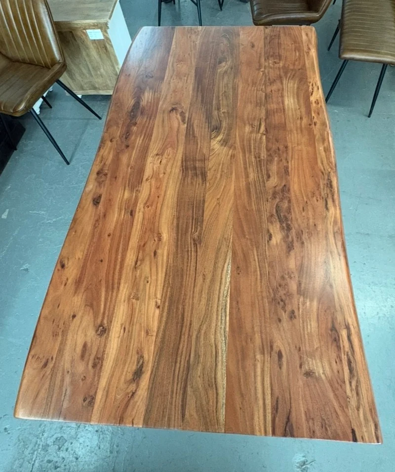 Table à dîner en Acacia Champagne 63x34''