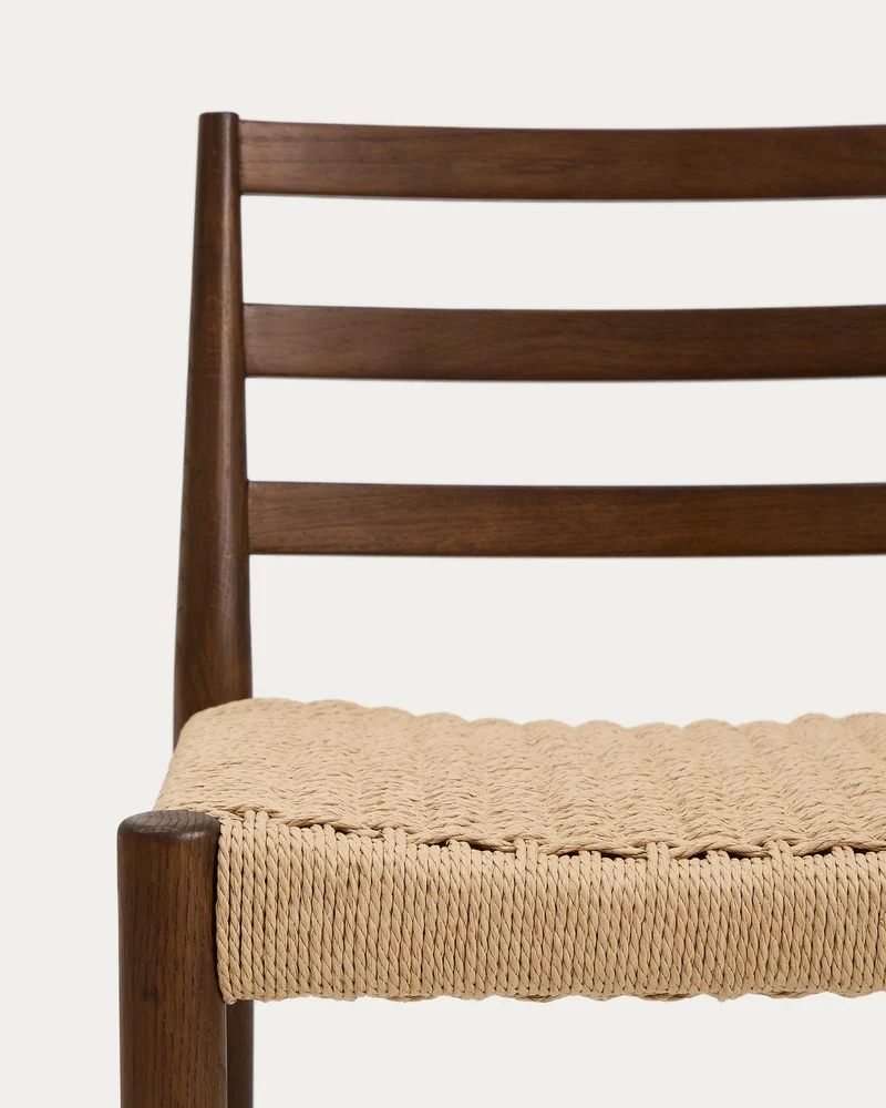 Analy stool with backrest in solid oak wood with walnut-tone finish and rope seat 65 cm