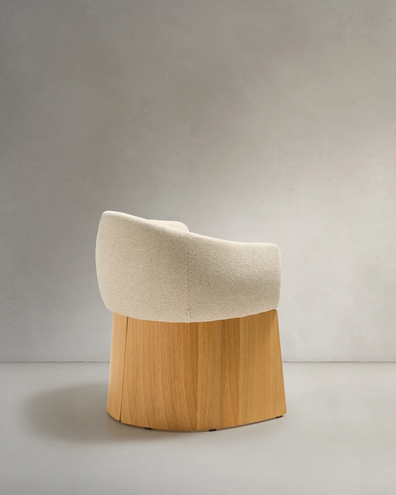 Bosca chair in beige chenille and oak veneer FSC 100%