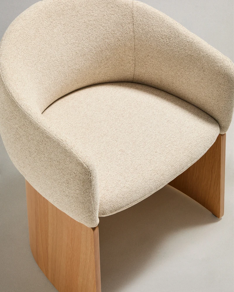 Bosca chair in beige chenille and oak veneer FSC 100%
