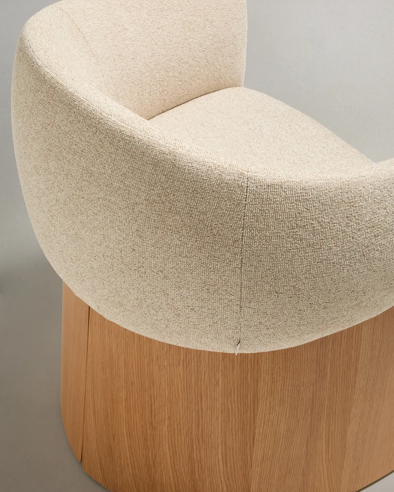 Bosca chair in beige chenille and oak veneer FSC 100%