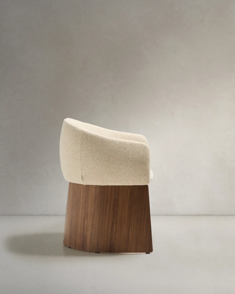 Bosca chair in beige chenille and walnut veneer FSC 100%