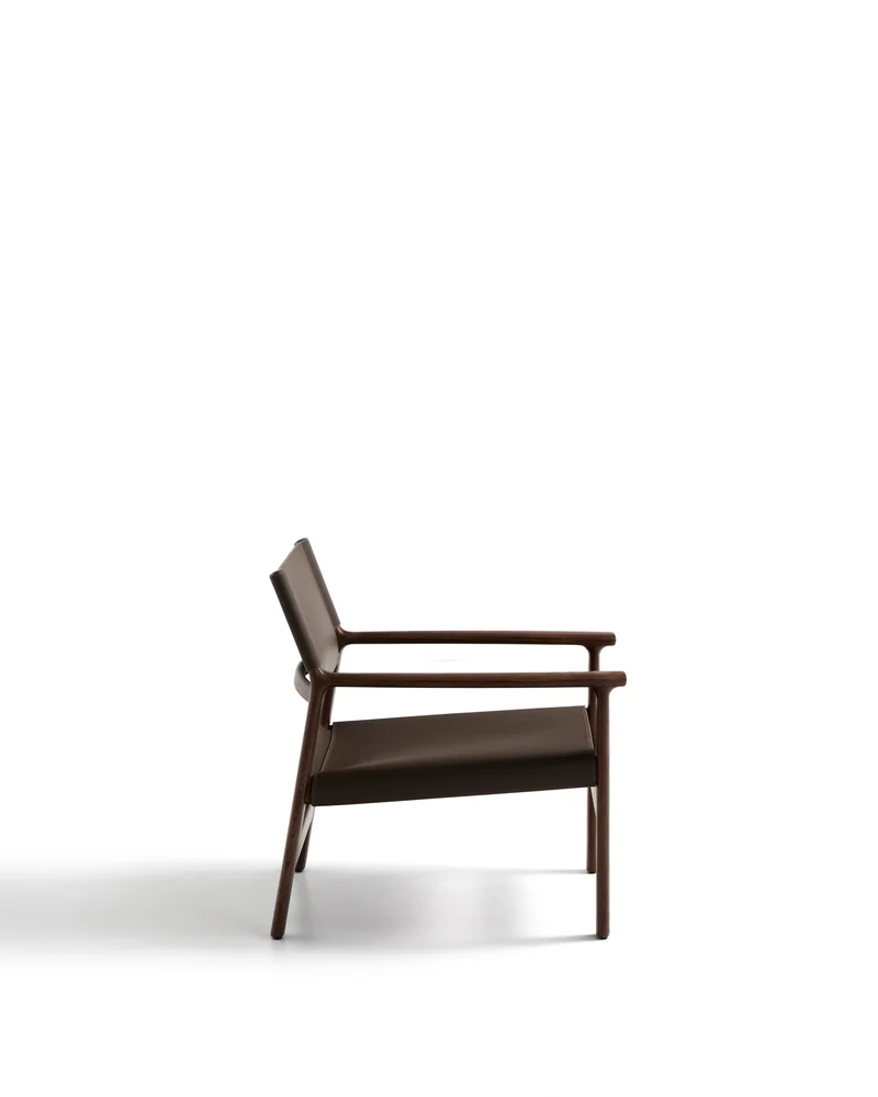 Jan armchair made of dark brown recycled leather fibres and FSC 100% solid ash wood with walnut-coloured finish