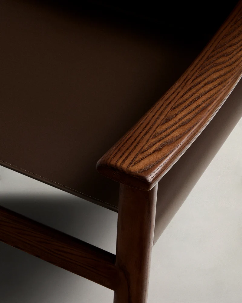 Jan armchair made of dark brown recycled leather fibres and FSC 100% solid ash wood with walnut-coloured finish