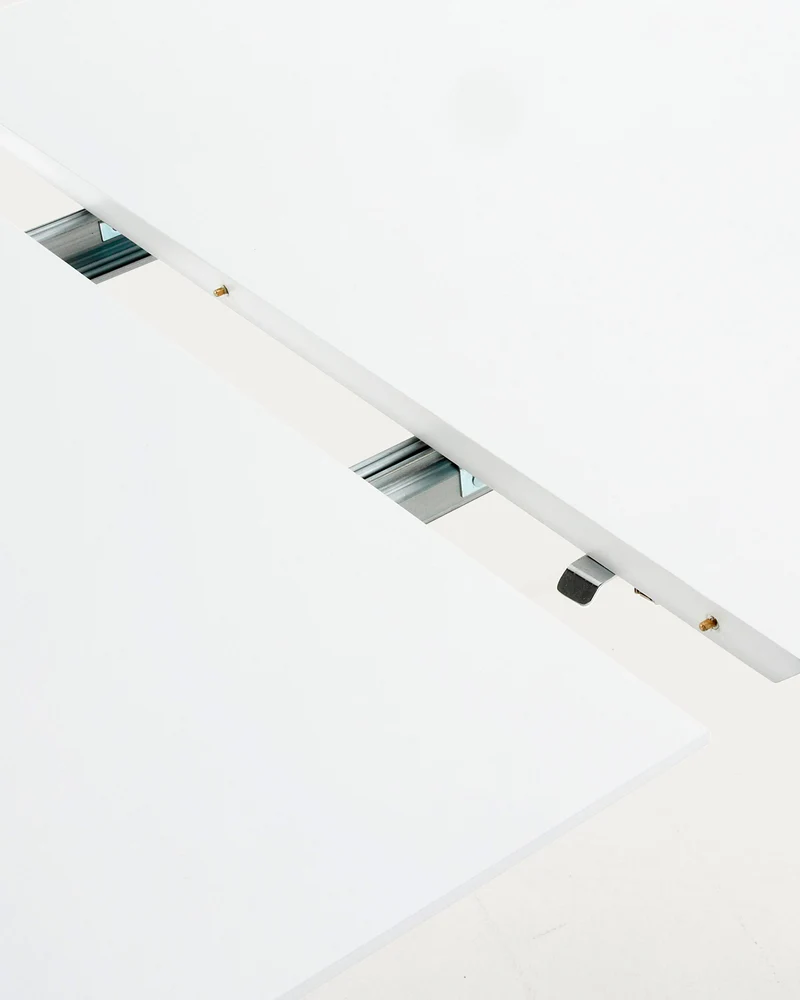 Oqui round extendable MDF table with white lacquer and solid beech legs 120(200)x120 cm
