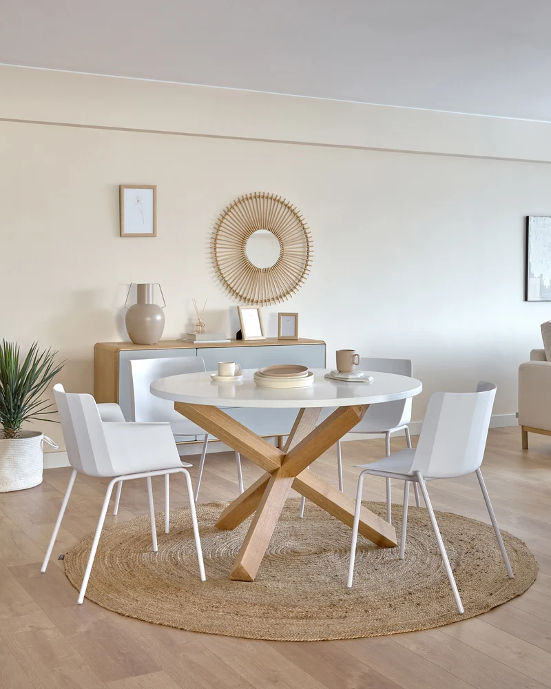 Lotus table in white with solid oak legs, Ø 120 cm