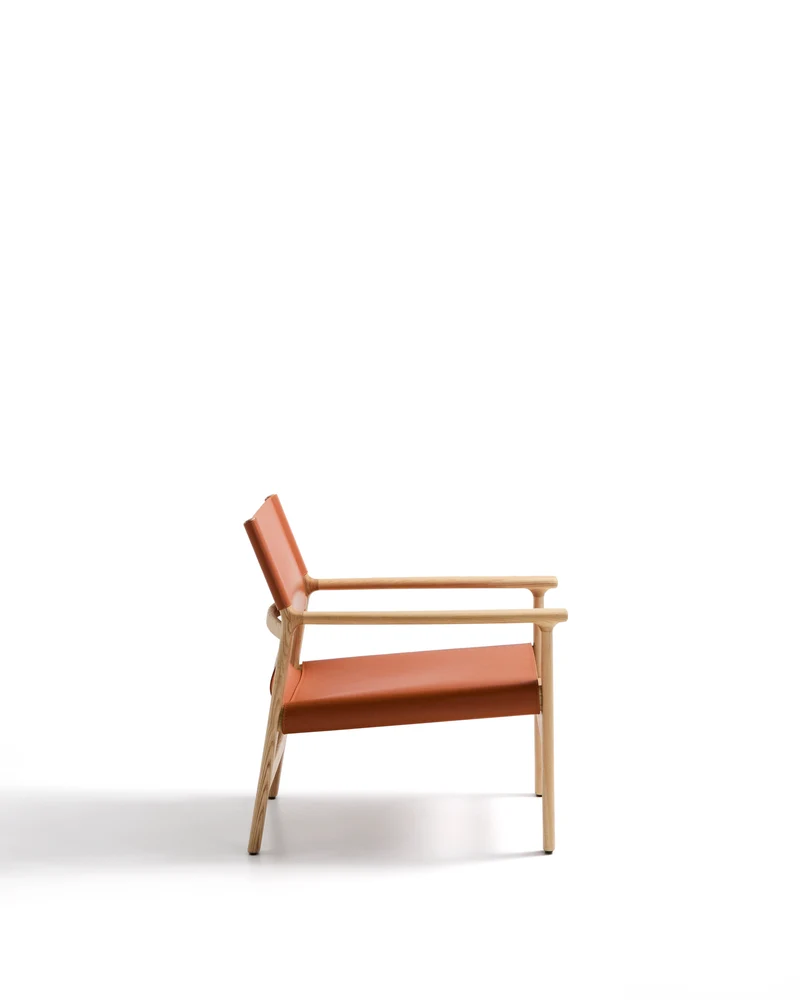 Jan armchair made of light brown recycled leather fibres and FSC 100% solid ash wood with natural tone finish