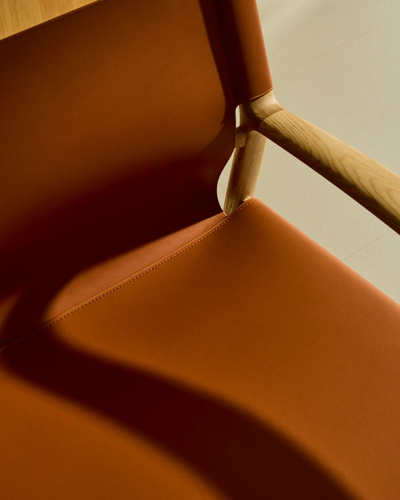 Jan armchair made of light brown recycled leather fibres and FSC 100% solid ash wood with natural tone finish