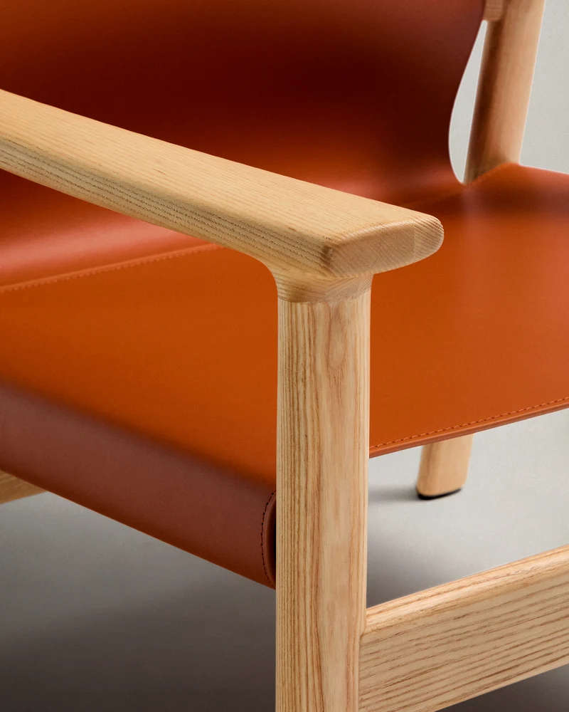 Jan armchair made of light brown recycled leather fibres and FSC 100% solid ash wood with natural tone finish
