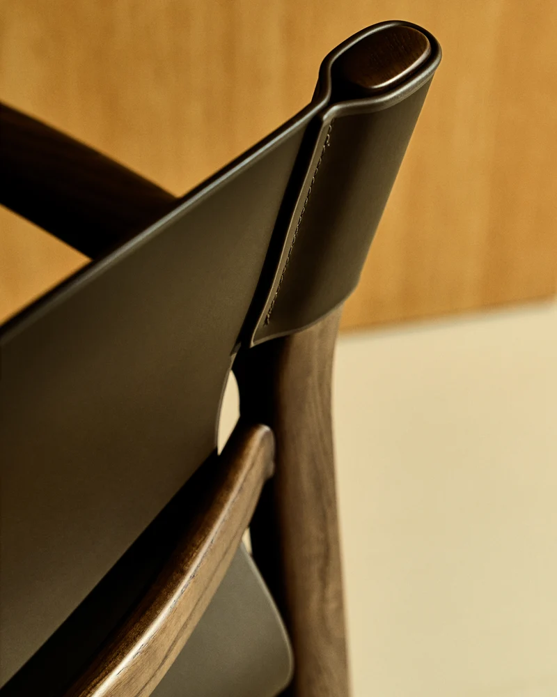 Jan chair made of dark brown recycled leather fibres and FSC 100% solid ash wood with walnut-coloured finish