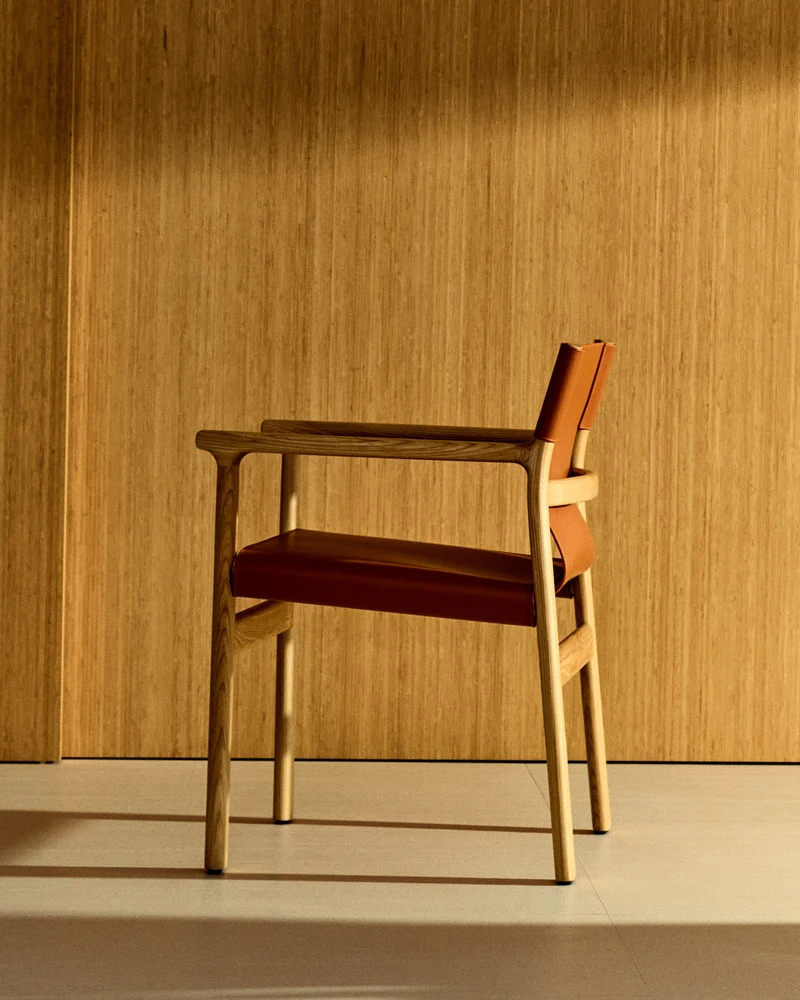 Jan chair made of light brown recycled leather fibres and FSC 100% solid ash wood with natural tone finish