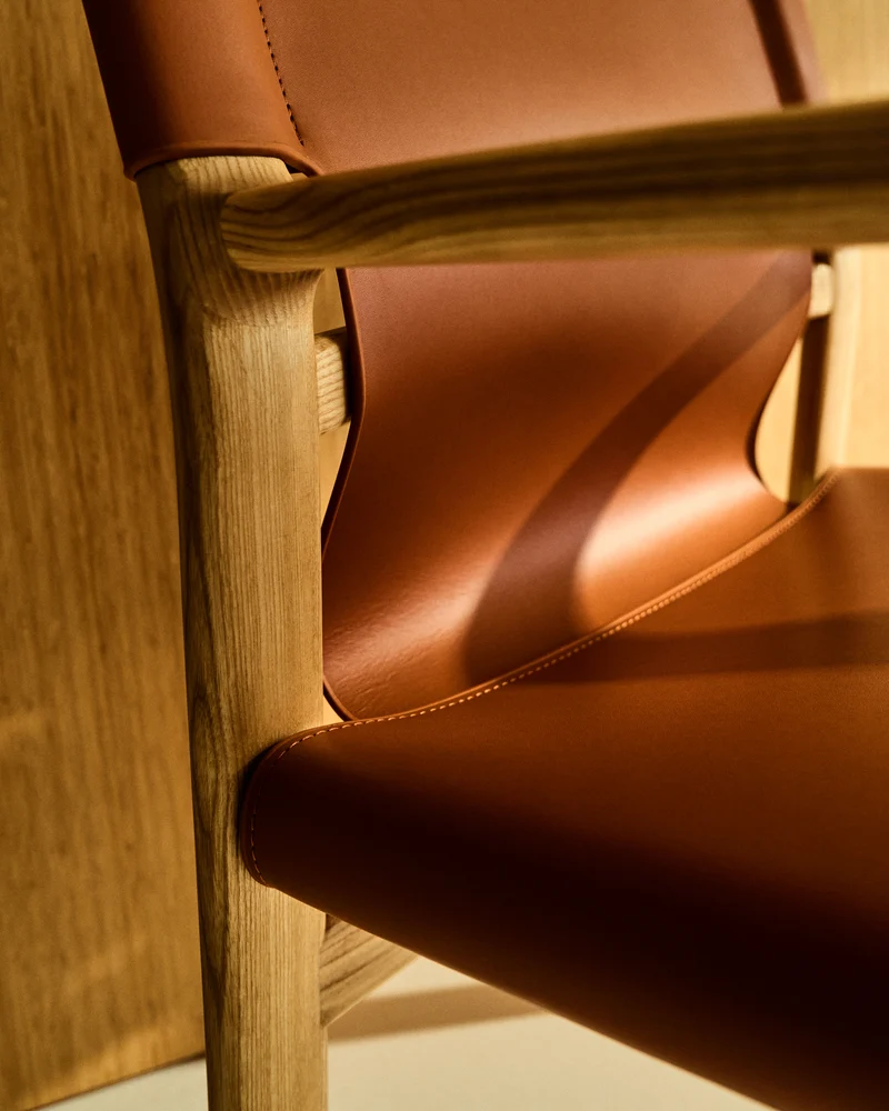 Jan chair made of light brown recycled leather fibres and FSC 100% solid ash wood with natural tone finish