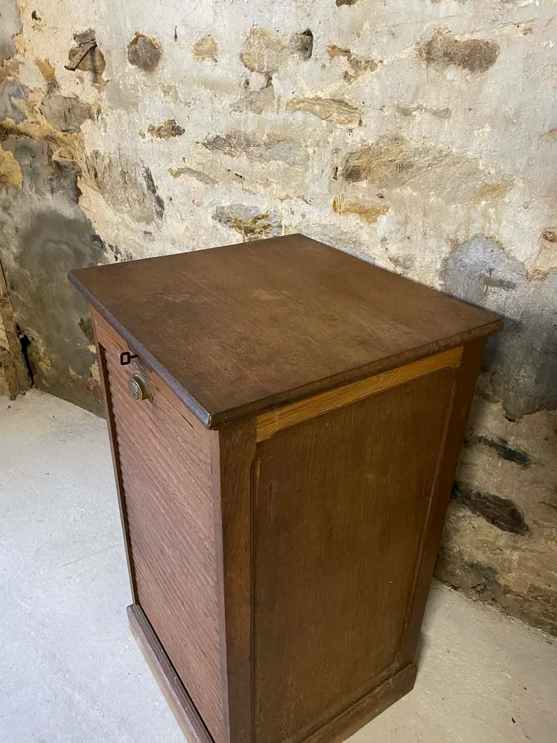 Meuble à rideau vintage en bois
