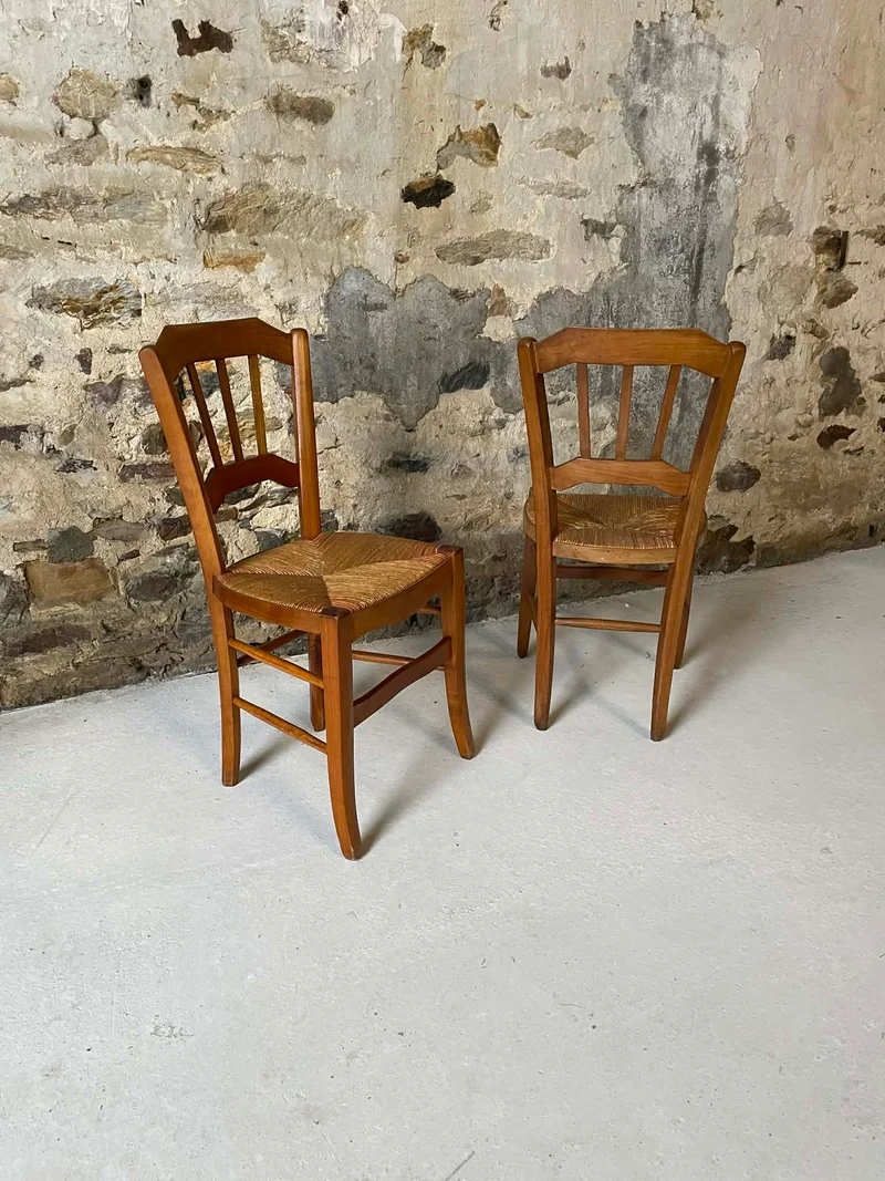 Lot de 2 chaises anciennes en bois et assise paillée