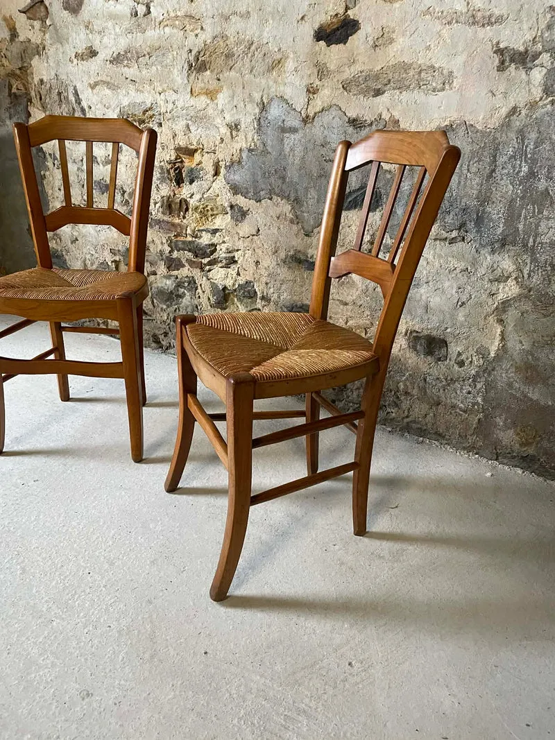 Lot de 2 chaises anciennes en bois et assise paillée