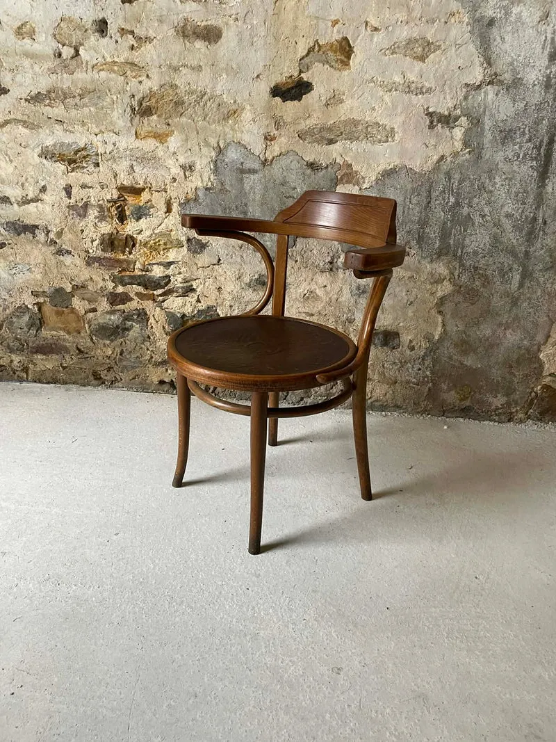 Fauteuil Thonet ancien en bois cintré – estampillé