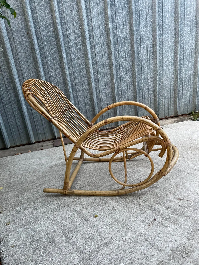Rocking chair en rotin