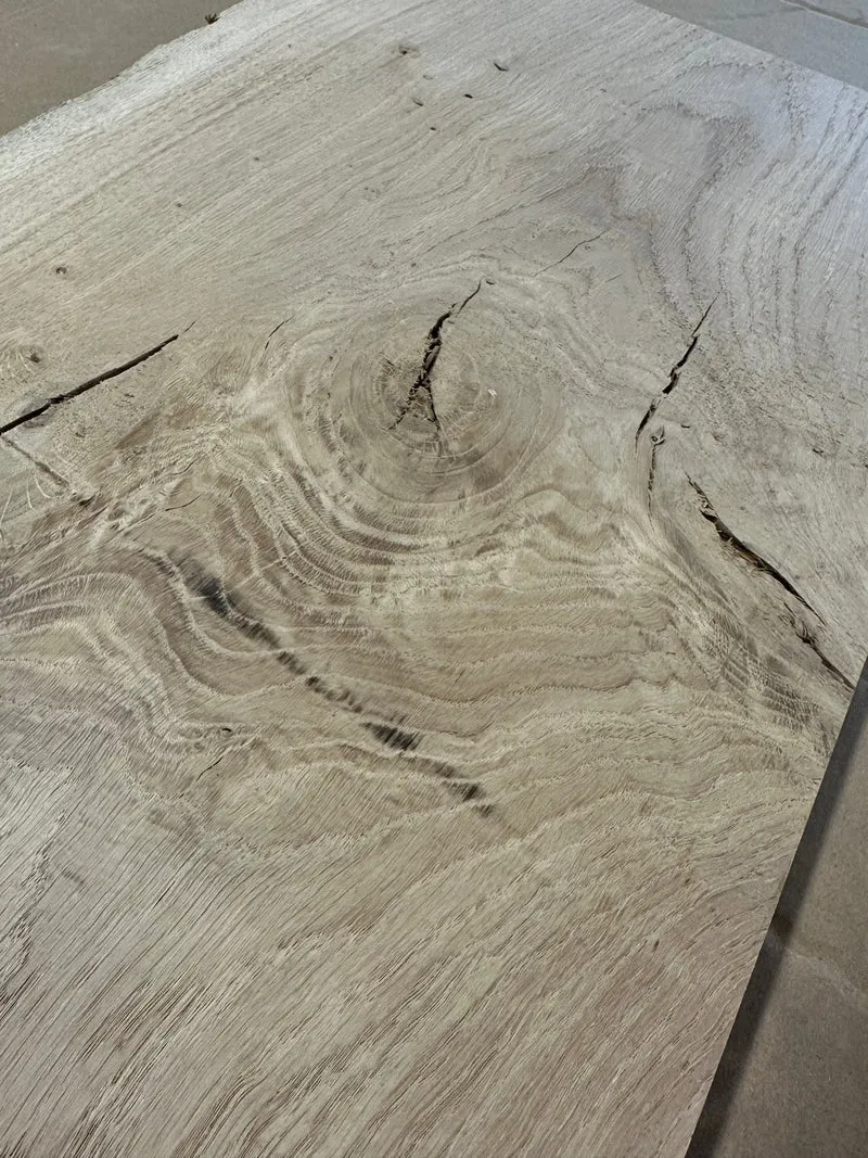 Tablette en chêne massif 81 × 35–38 cm, ép. 3,5 cm — Pièce unique 001