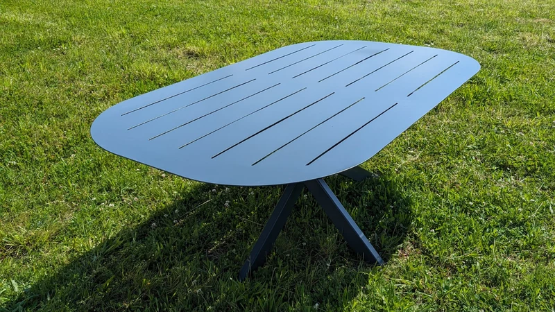 Table d'extérieur en métal