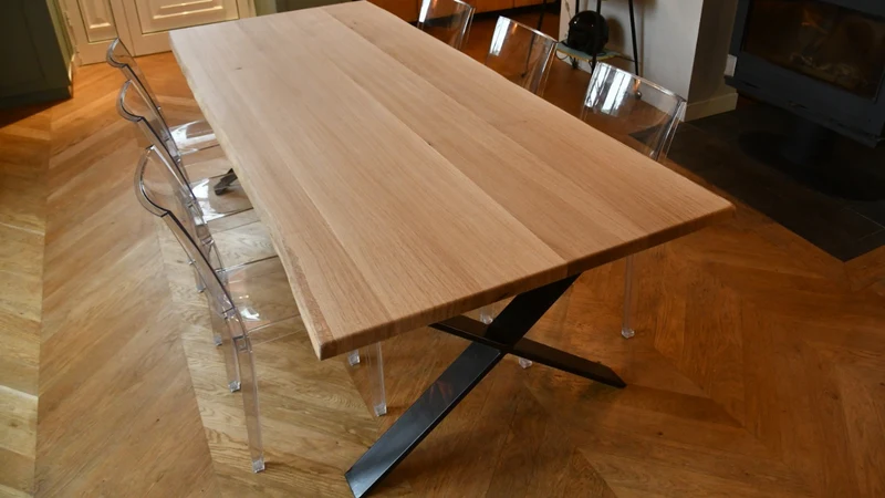 Table en chêne massif et pieds en X noir - POLE