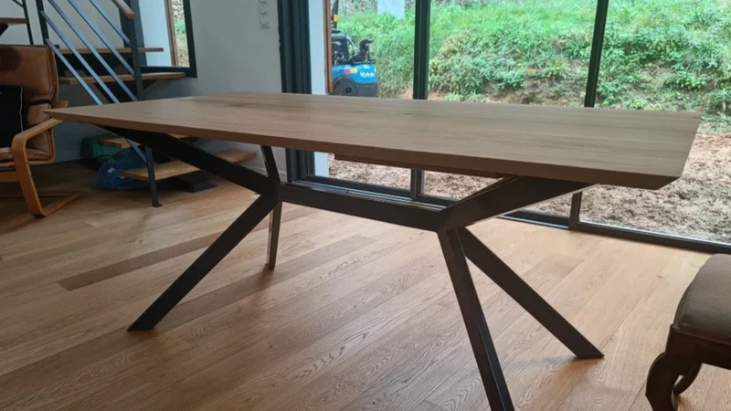 Table en chêne massif et papillons gris anthracite - ETOILE