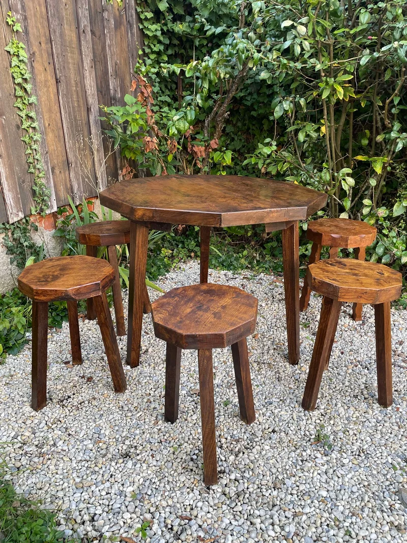 Ensemble brutaliste table et tabourets en orme