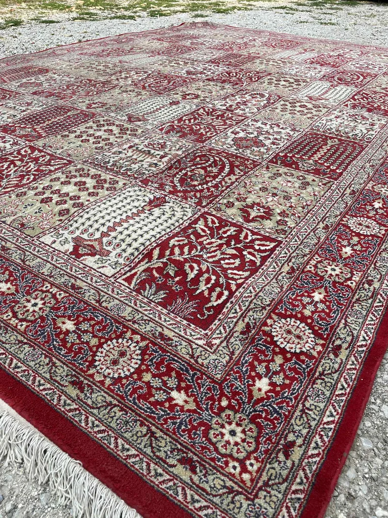 Très grand tapis oriental