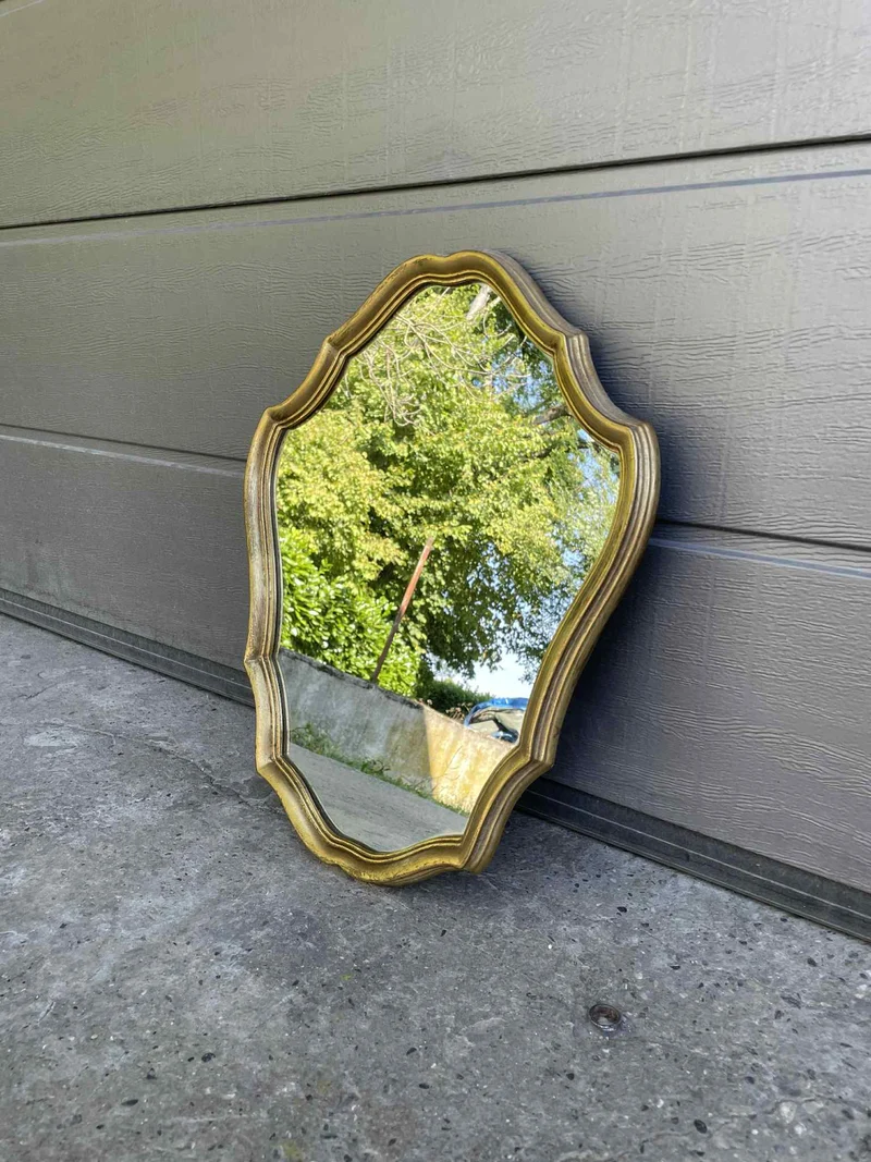 Miroir doré ancien