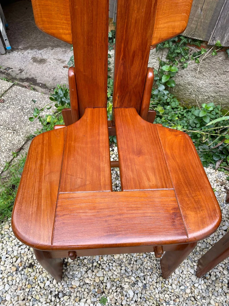 Suite de 4 chaises italiennes années 70
