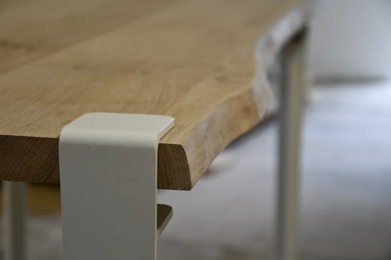 Plateau en chêne 4 cm d'épaisseur - Bords naturels - Arêtes cassées - Vernis (tables et bureaux)