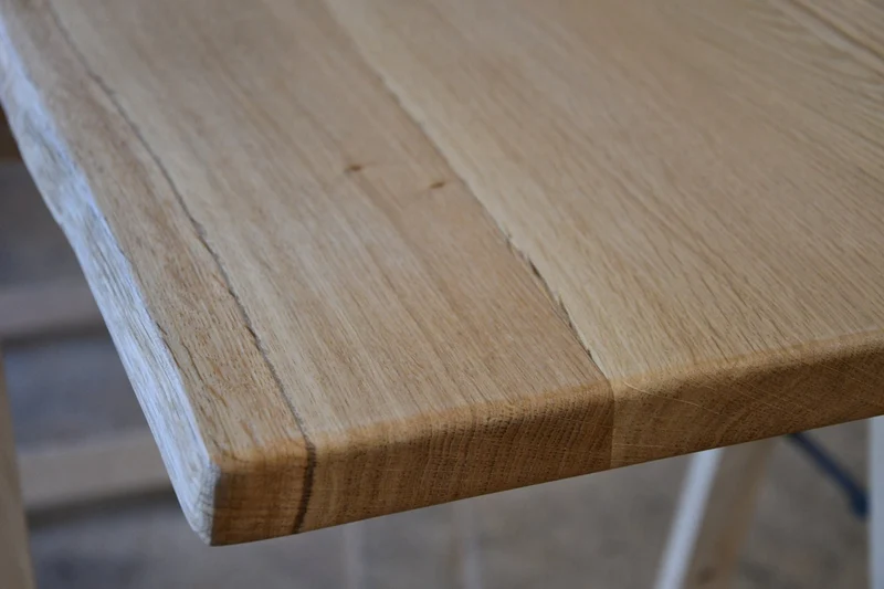 Plateau en chêne 4 cm d'épaisseur - Bords naturels - Arêtes arrondies - Vernis (tables et bureaux)