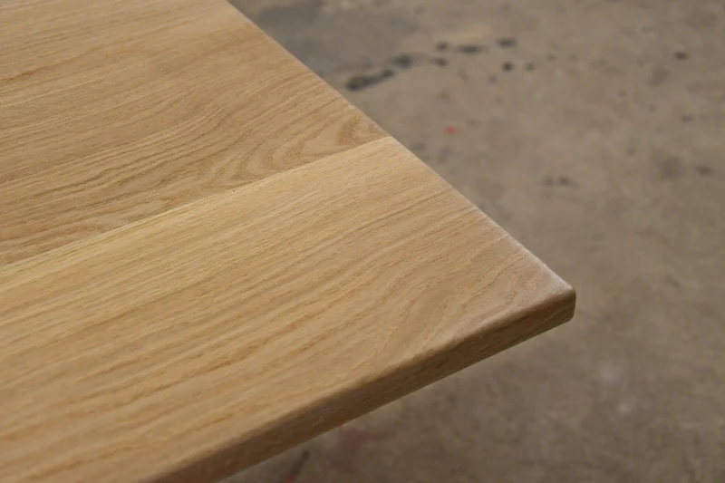 Plateau en chêne 2 cm d'épaisseur - Arêtes arrondies - Vernis (tables et bureaux)
