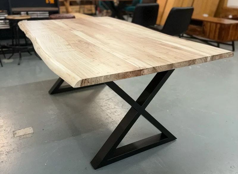 Table à dîner en Acacia Blanchi 72x40''