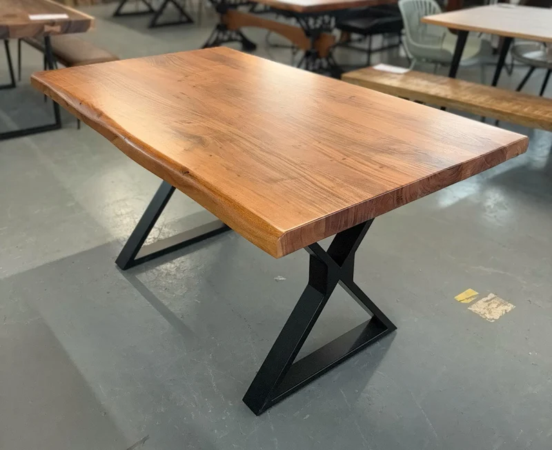 Table à dîner en Acacia Champagne 59x34''