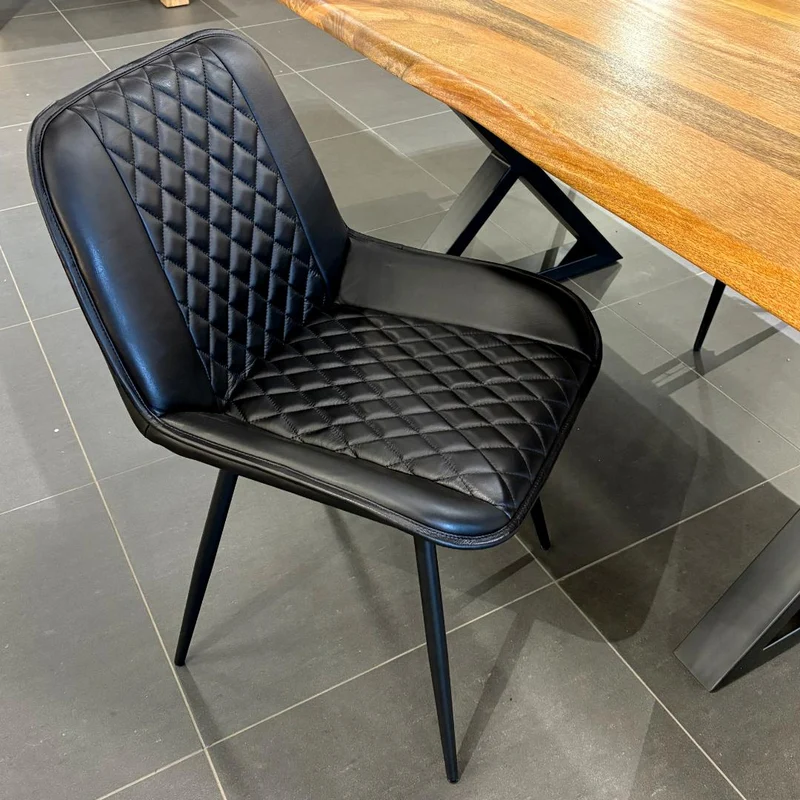 Chaise Nessa cuir noir