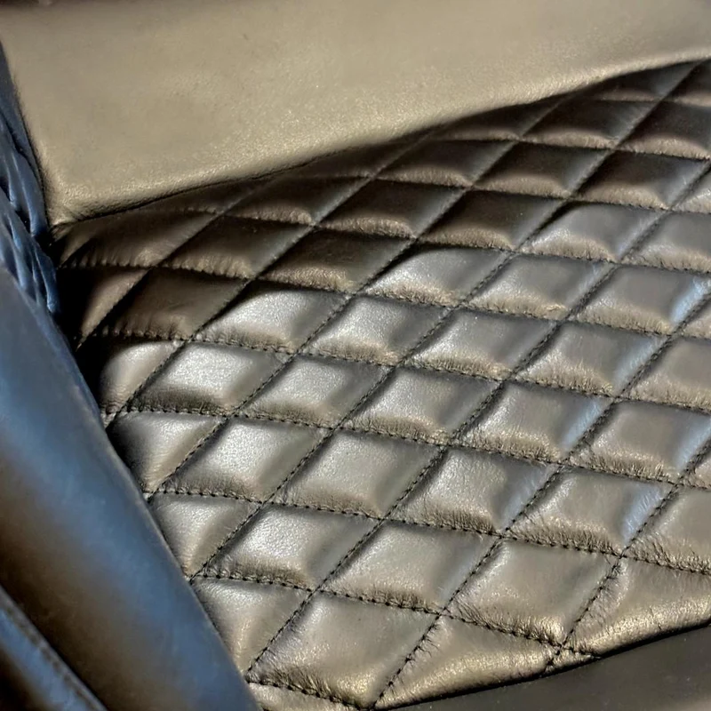 Chaise Nessa cuir noir