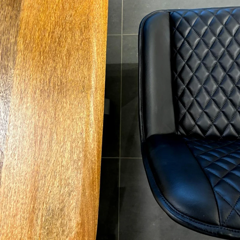 Chaise Nessa cuir noir