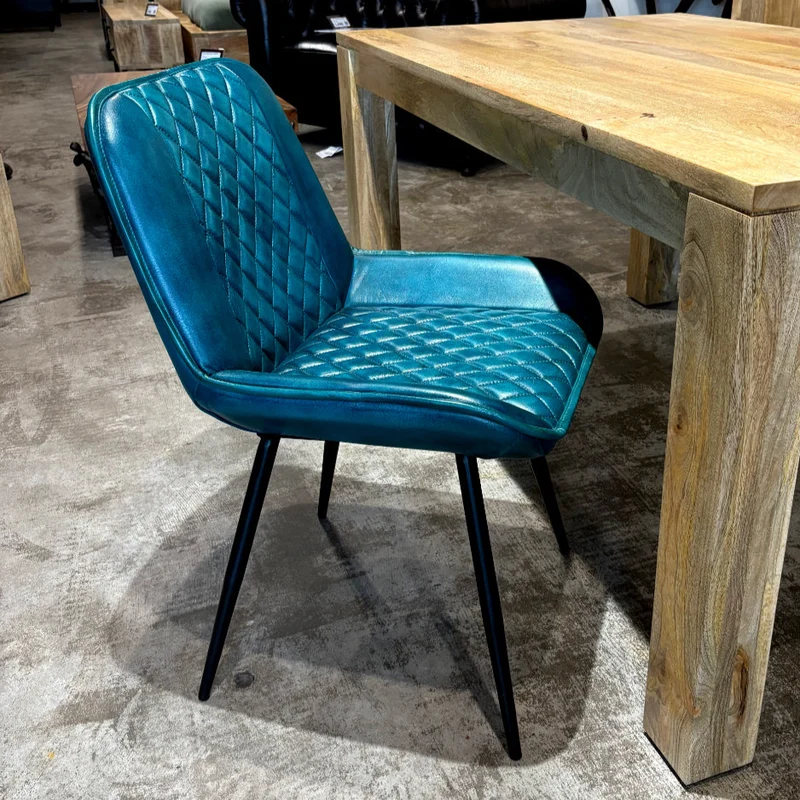 Chaise Nessa cuir turquoise