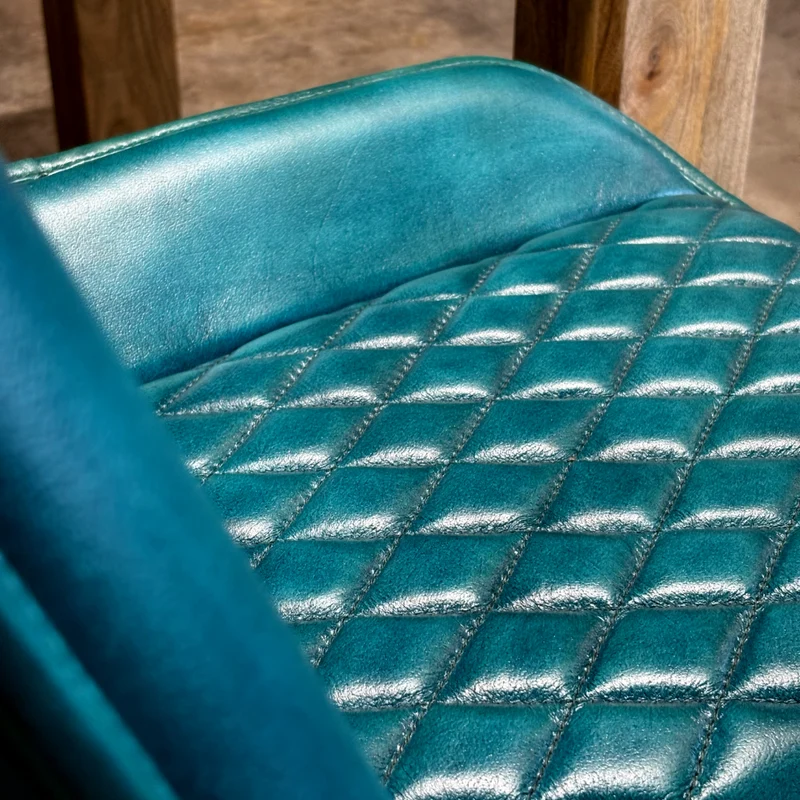 Chaise Nessa cuir turquoise