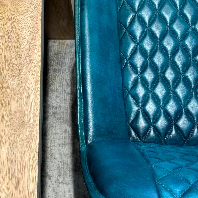 Chaise Nessa cuir turquoise