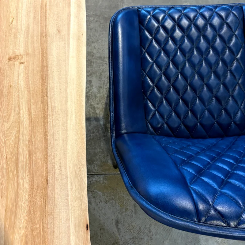 Chaise Nessa cuir bleu marine