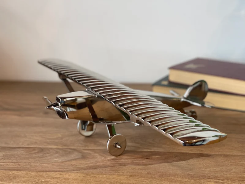 Avion à hélice vintage en aluminium