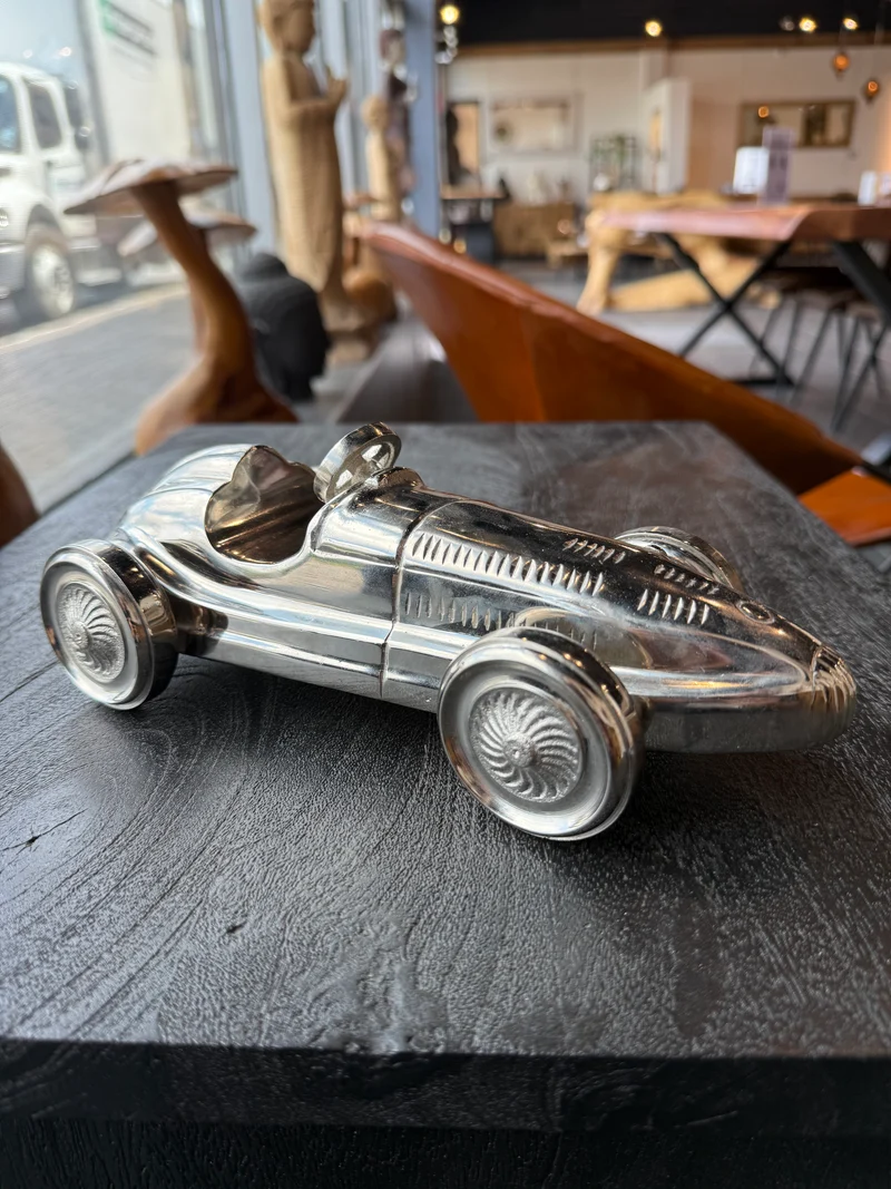 Voiture de sport en aluminium