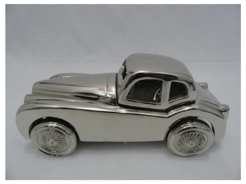 Voiture ancienne en aluminium