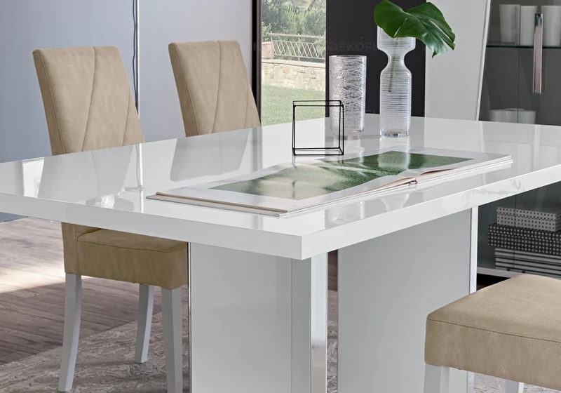 Chaise similicuir caramel pieds bois blanc - Lisa